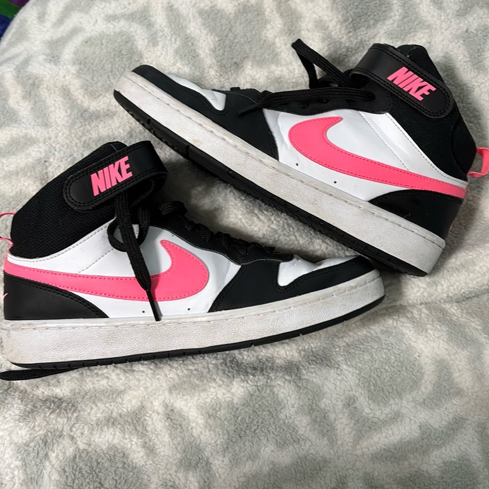 Nike court borough Mid 2